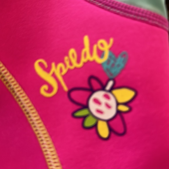 Speedo Rashguard Swim Top - Durable UV Protection - Picture 2 of 4